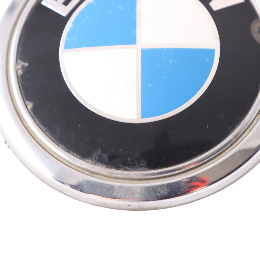 Emblemat Bagażnika Logo Tył do BMW E65 E66 o numerze 7135356 BMW E65 E66 Emblemat Bagażnika Logo Tył - SKU 7135356-1 - Numer Części 7135356