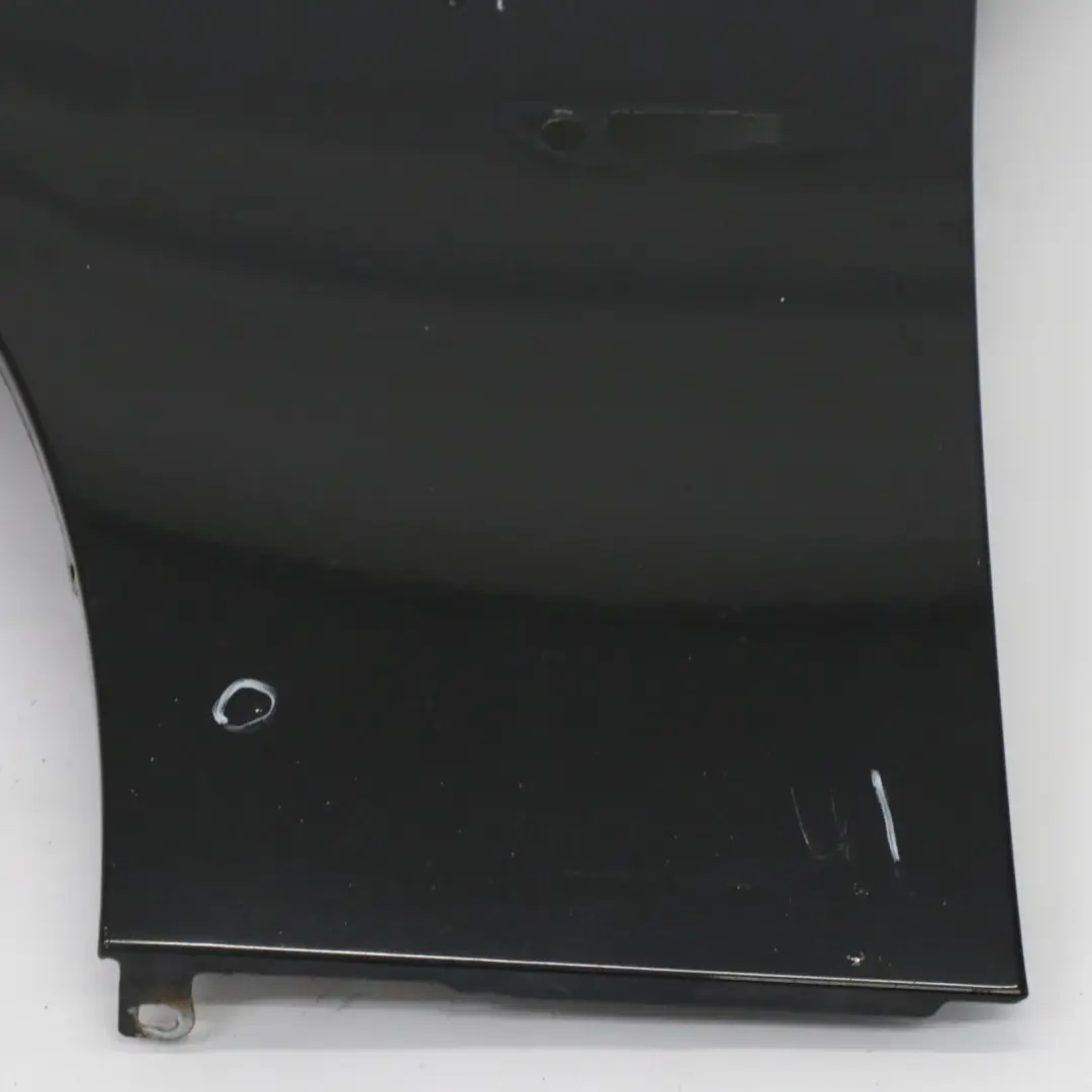 Seitenwand Vorne Links Kotflügel Black Sapphire Schwarz Metallic 475 für BMW E90 E91 mit Teilenummer 7135679 BMW E90 E91 Seitenwand Vorne Links Kotflügel Black Sapphire Schwarz Metallic 475 - SKU 7135679-BS3 - Teilenummer 7135679