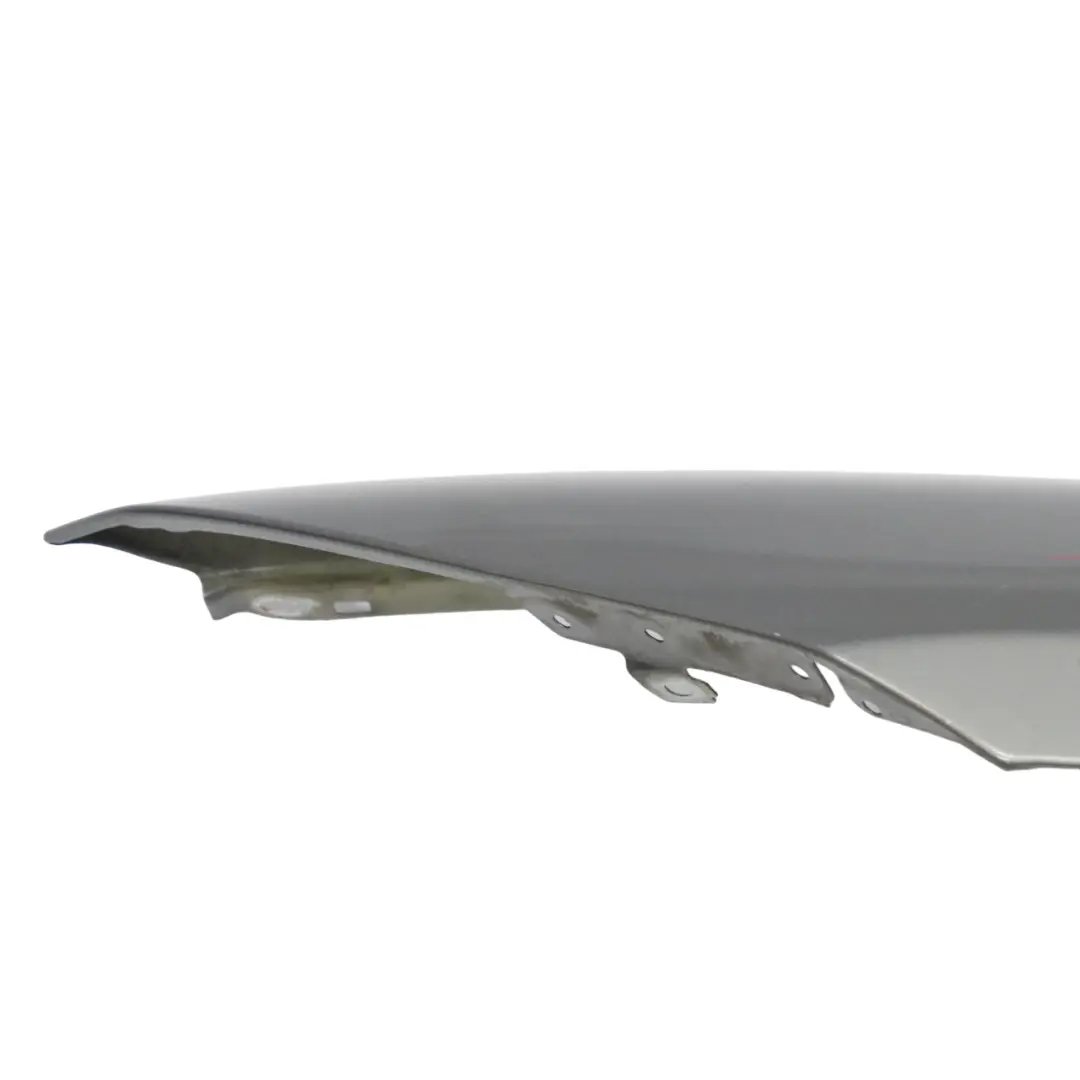 Pannello laterale parafango anteriore sinistro Spacegrau - A52 per BMW E90 E91 con numero di parte 7135679 BMW E90 E91 Pannello laterale parafango anteriore sinistro Spacegrau - A52 - SKU 7135679-SCG3 - Numero di parte 7135679