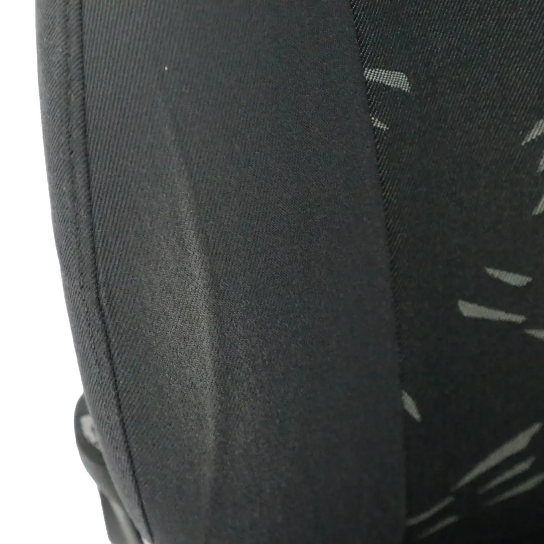 Fotel Prawy Przód Materiał Random do Mini Cooper R50 o numerze 7136282 Mini Cooper R50 Fotel Prawy Przód Materiał Random - SKU 7136282-1 - Numer Części 7136282