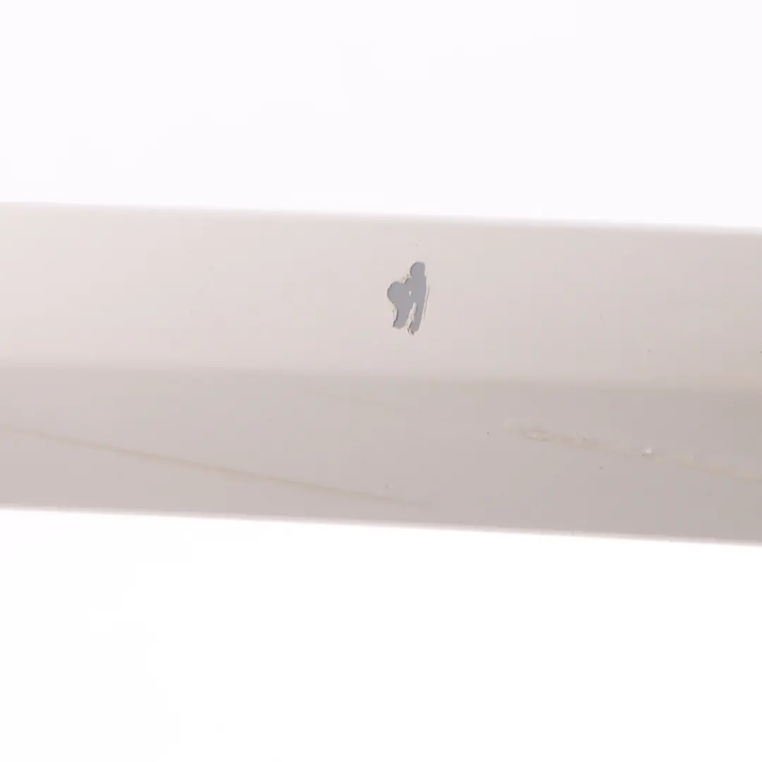 Techo Bisagra Cubierta Derecha Tira Moldura Superior Blanco Mineral A96 para BMW E93 con número de pieza 7184048 BMW E93 Techo Bisagra Cubierta Derecha Tira Moldura Superior Blanco Mineral A96 - SKU 7184048-MW - Número de pieza 7184048