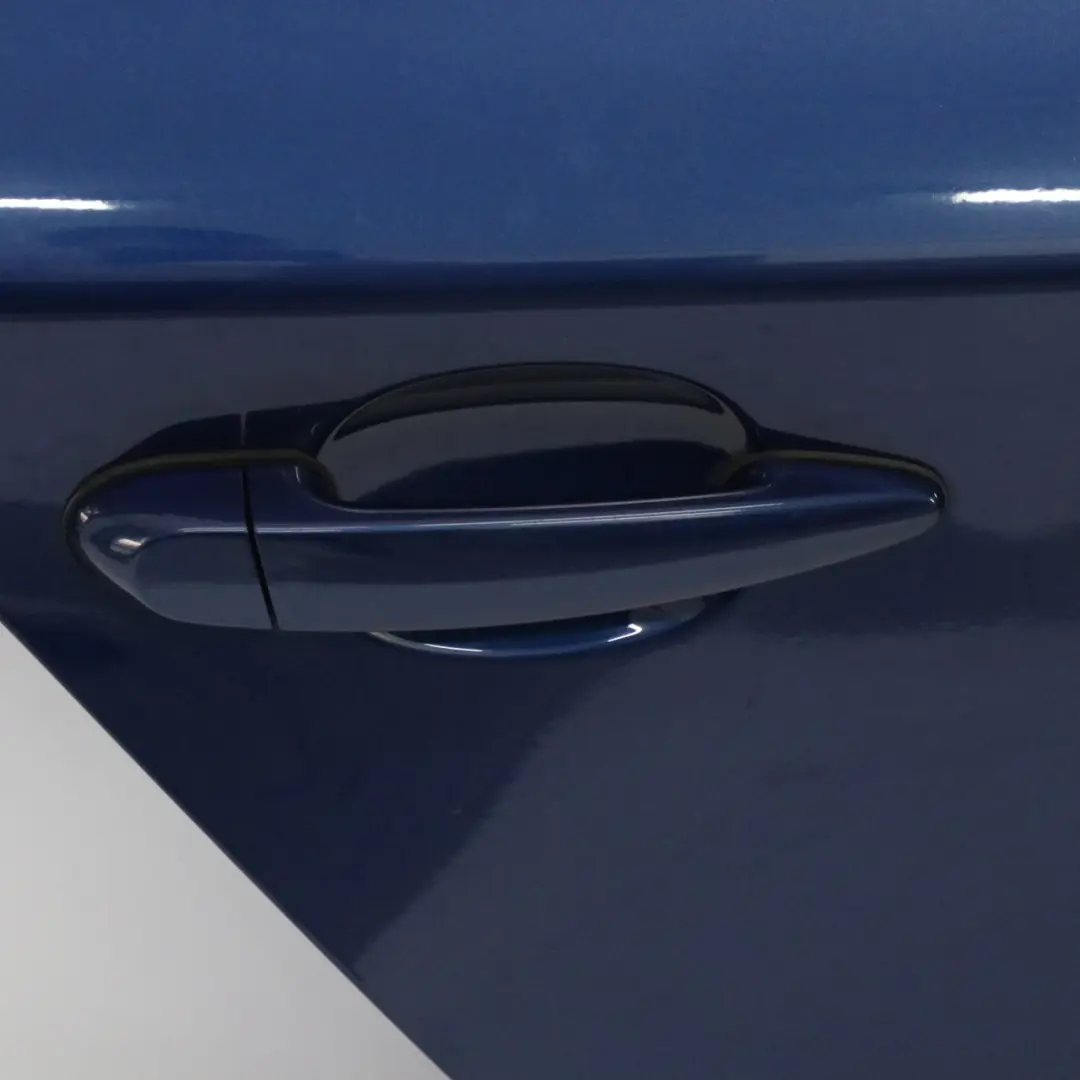 Puerta Trasera Derecha Azul Le Mans Blau Metalizado - 381 para BMW E87 con número de pieza 7191018 BMW E87 Puerta Trasera Derecha Azul Le Mans Blau Metalizado - 381 - SKU 7191018-LMB - Número de pieza 7191018