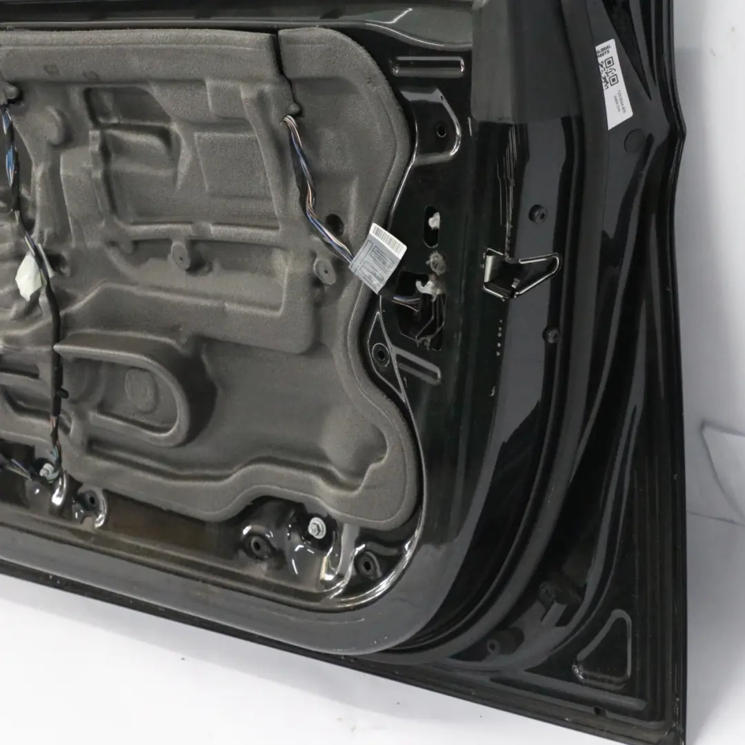 Porta anteriore destra Black Sapphire Metallic - 475 per BMW E90 E91 con numero di parte 7203644 BMW E90 E91 Porta anteriore destra Black Sapphire Metallic - 475 - SKU 7203644-BS - Numero di parte 7203644