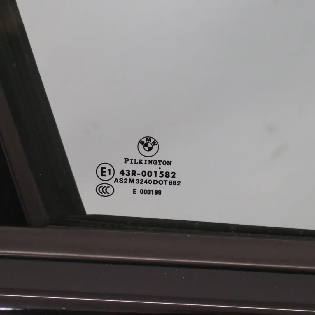 Porta anteriore destra Black Sapphire Metallic - 475 per BMW E90 E91 con numero di parte 7203644 BMW E90 E91 Porta anteriore destra Black Sapphire Metallic - 475 - SKU 7203644-BS - Numero di parte 7203644