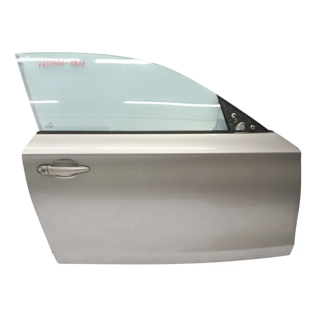 Porta anteriore destra E88 Kaschmirsilber Cashmere Argento - A72 per BMW E81 E82 con numero di parte 7207446 BMW E81 E82 Porta anteriore destra E88 Kaschmirsilber Cashmere Argento - A72 - SKU 7207446-KAS3 - Numero di parte 7207446