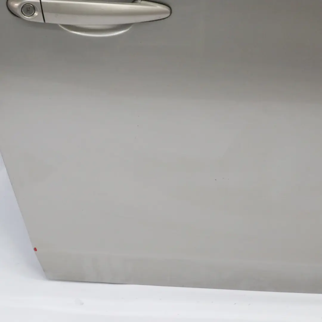 Porta anteriore destra E88 Kaschmirsilber Cashmere Argento - A72 per BMW E81 E82 con numero di parte 7207446 BMW E81 E82 Porta anteriore destra E88 Kaschmirsilber Cashmere Argento - A72 - SKU 7207446-KAS3 - Numero di parte 7207446