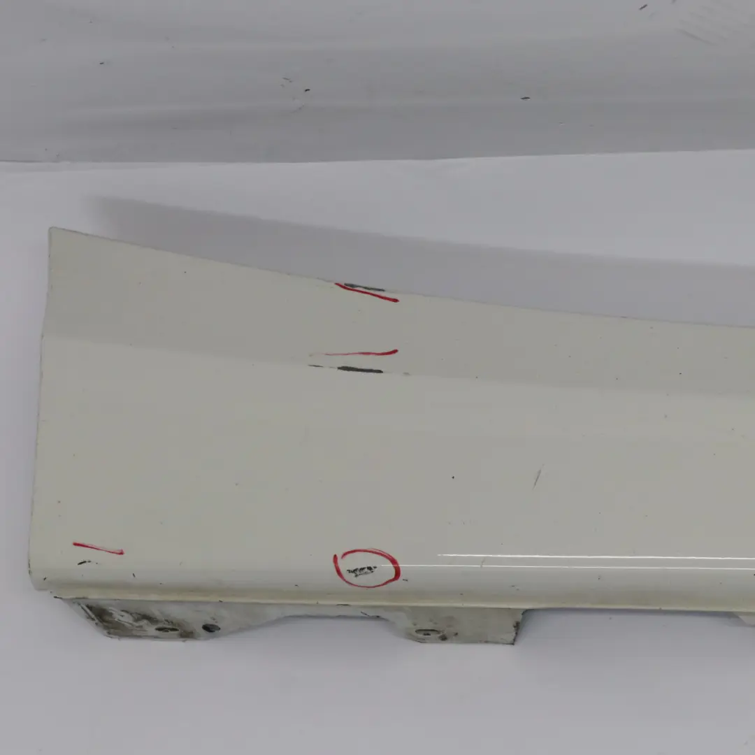 BMW F21 F22 Bas de Porte Seuil Facade Droite Alpinweiss 3 - 300 - SKU 7293544-AW1 - Numéro de pièce 7293544