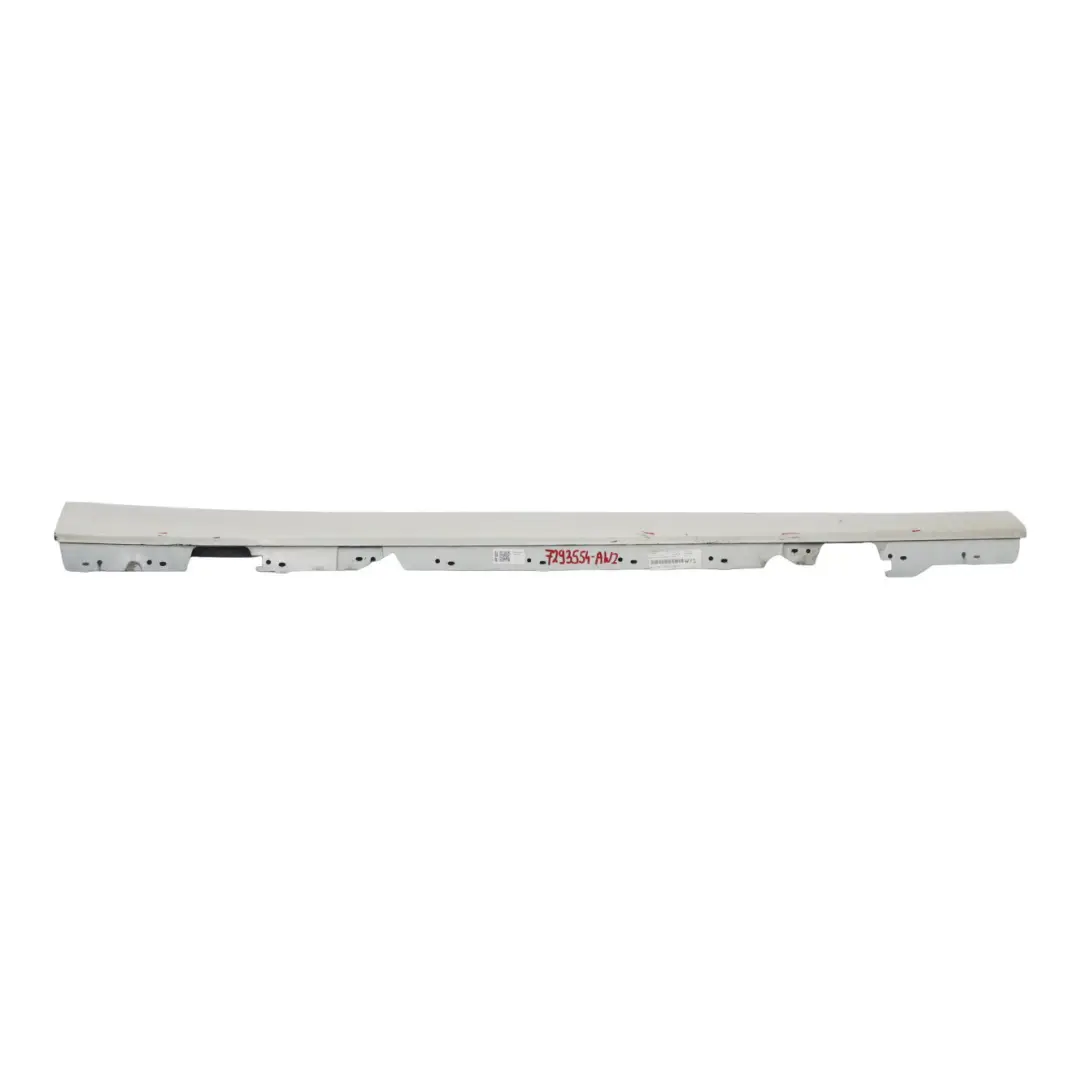 Striscia davanzale Gonna laterale destra Pannello Alpine White - 300 per BMW F20 con numero di parte 7293554 BMW F20 Striscia davanzale Gonna laterale destra Pannello Alpine White - 300 - SKU 7293554-AW2 - Numero di parte 7293554