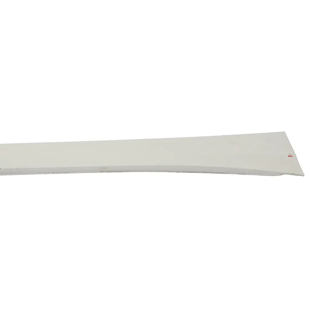 Striscia davanzale Gonna laterale destra Pannello Alpine White - 300 per BMW F20 con numero di parte 7293554 BMW F20 Striscia davanzale Gonna laterale destra Pannello Alpine White - 300 - SKU 7293554-AW2 - Numero di parte 7293554