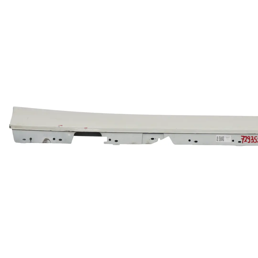 Striscia davanzale Gonna laterale destra Pannello Alpine White - 300 per BMW F20 con numero di parte 7293554 BMW F20 Striscia davanzale Gonna laterale destra Pannello Alpine White - 300 - SKU 7293554-AW2 - Numero di parte 7293554
