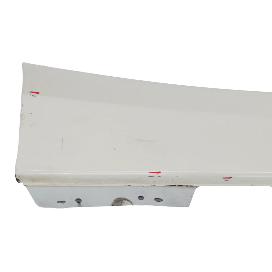 Striscia davanzale Gonna laterale destra Pannello Alpine White - 300 per BMW F20 con numero di parte 7293554 BMW F20 Striscia davanzale Gonna laterale destra Pannello Alpine White - 300 - SKU 7293554-AW2 - Numero di parte 7293554