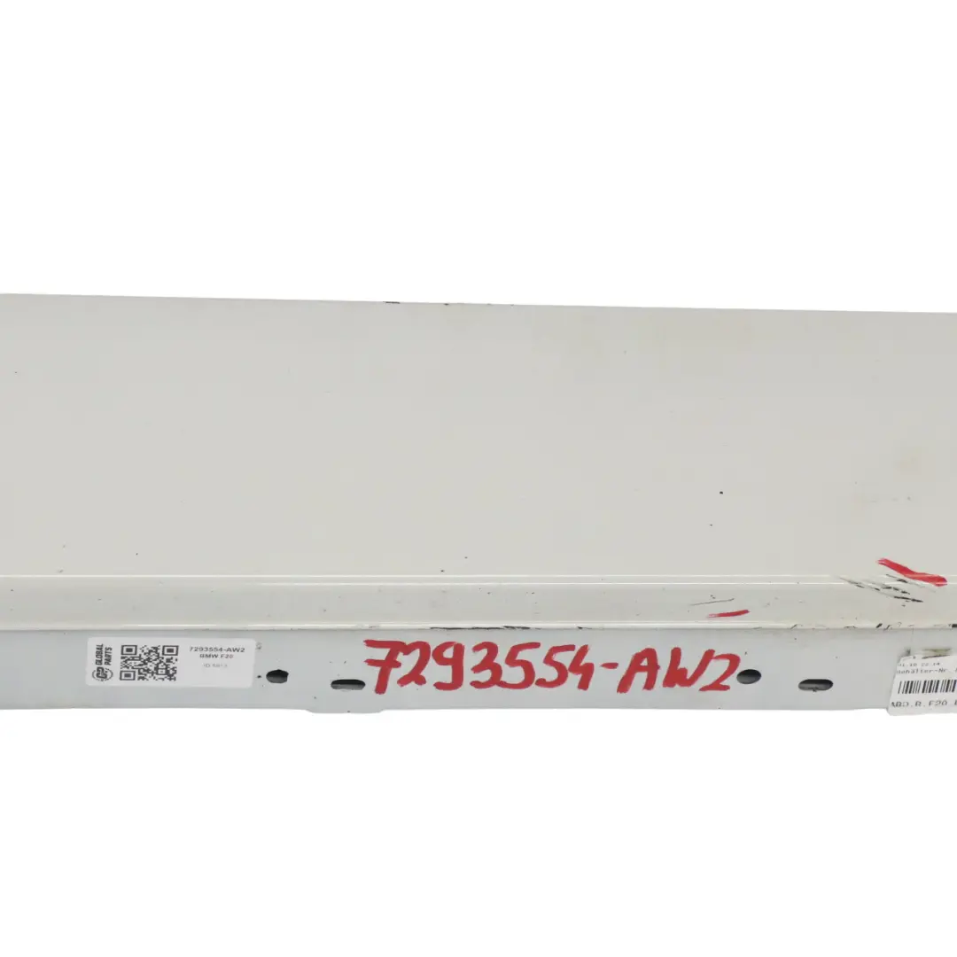 Striscia davanzale Gonna laterale destra Pannello Alpine White - 300 per BMW F20 con numero di parte 7293554 BMW F20 Striscia davanzale Gonna laterale destra Pannello Alpine White - 300 - SKU 7293554-AW2 - Numero di parte 7293554