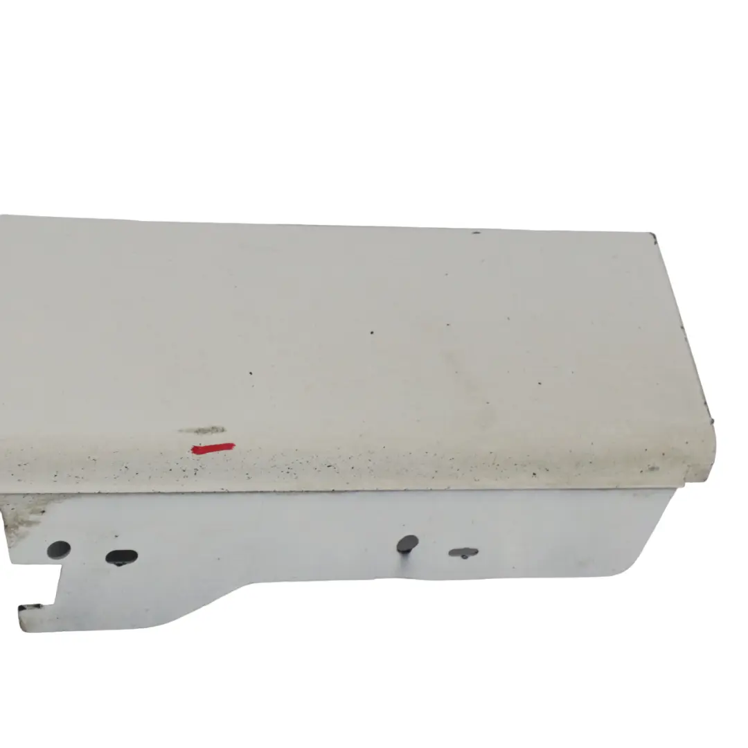 Striscia davanzale Gonna laterale destra Pannello Alpine White - 300 per BMW F20 con numero di parte 7293554 BMW F20 Striscia davanzale Gonna laterale destra Pannello Alpine White - 300 - SKU 7293554-AW2 - Numero di parte 7293554