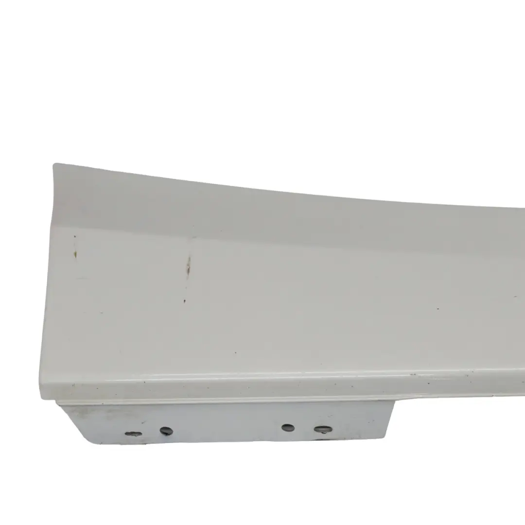 Striscia davanzale Gonna laterale destra Mineralweiss Mineral White A96 per BMW F20 con numero di parte 7293554 BMW F20 Striscia davanzale Gonna laterale destra Mineralweiss Mineral White A96 - SKU 7293554-MW - Numero di parte 7293554