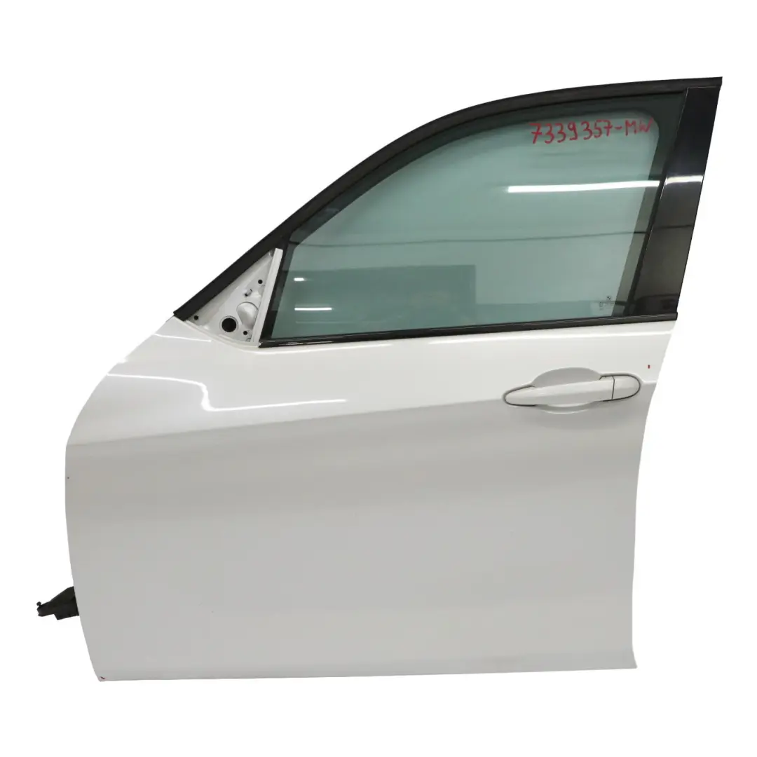 Tür vorne links Mineralweiss Mineralweiss Metallic - A96 für BMW X1 E84 mit Teilenummer 41517339357 BMW X1 E84 Tür vorne links Mineralweiss Mineralweiss Metallic - A96 - SKU 7339357-MW - Teilenummer 41517339357