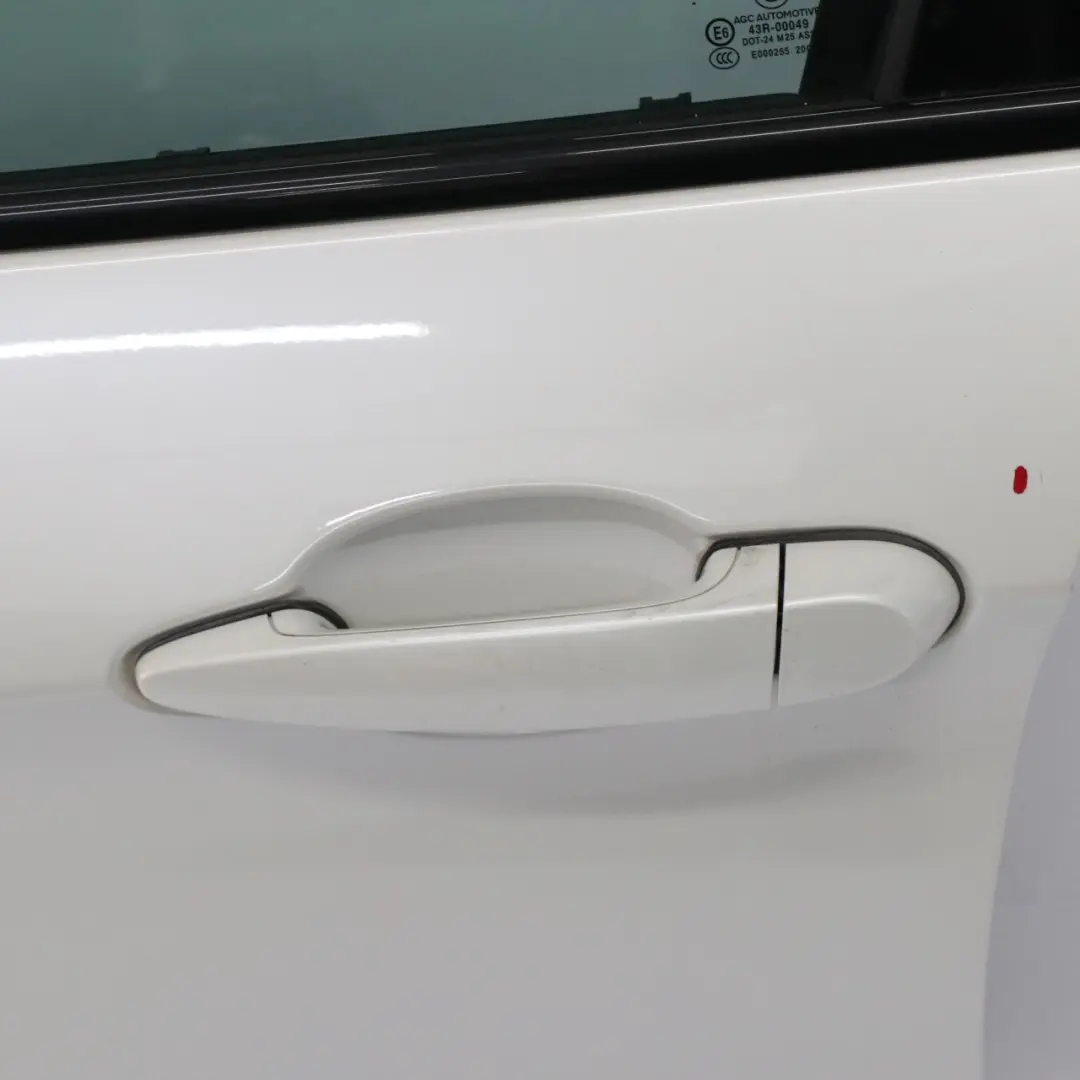 Porta anteriore sinistra Mineralweiss Mineral White Metallic - A96 per BMW X1 E84 con numero di parte 41517339357 BMW X1 E84 Porta anteriore sinistra Mineralweiss Mineral White Metallic - A96 - SKU 7339357-MW - Numero di parte 41517339357