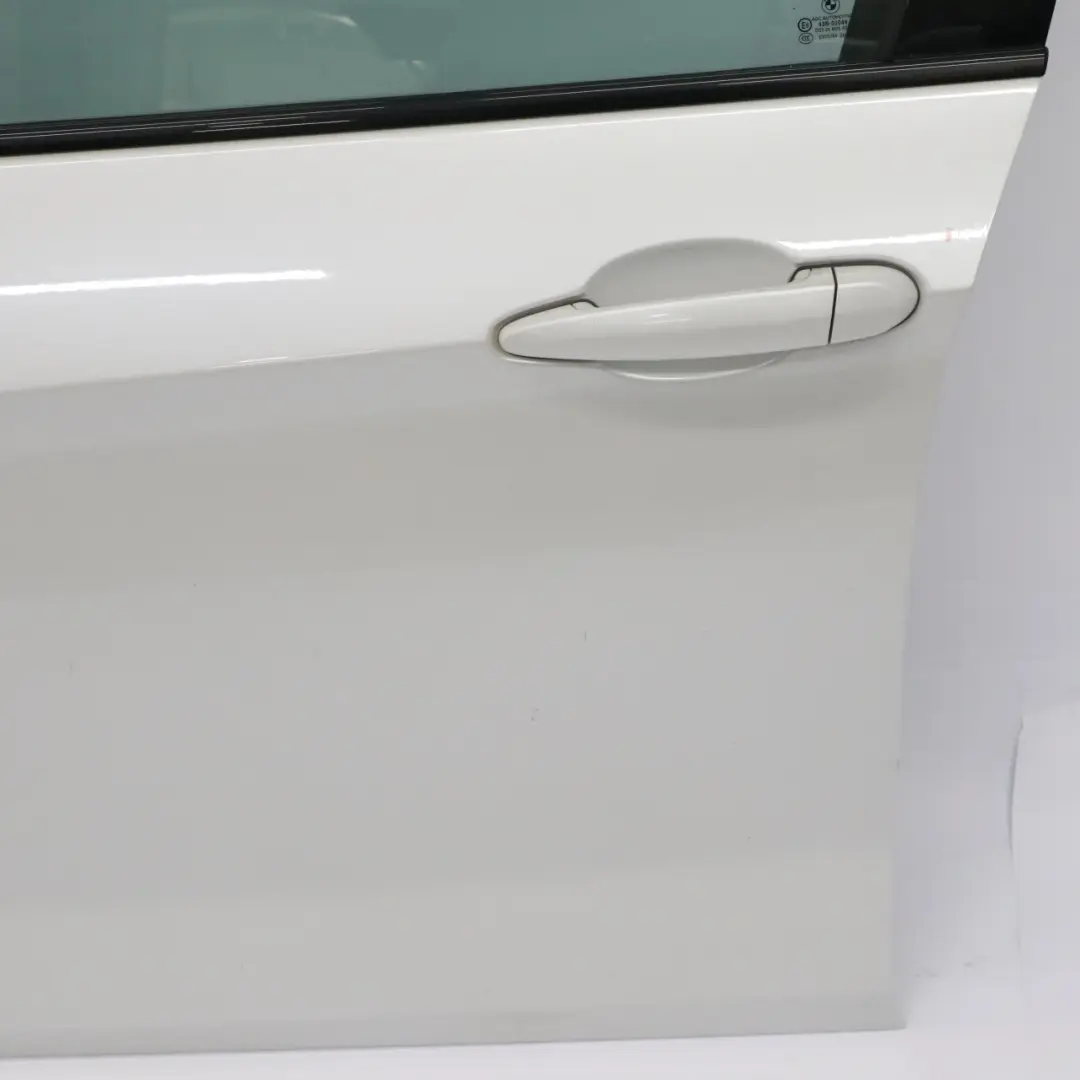 Porta anteriore sinistra Mineralweiss Mineral White Metallic - A96 per BMW X1 E84 con numero di parte 41517339357 BMW X1 E84 Porta anteriore sinistra Mineralweiss Mineral White Metallic - A96 - SKU 7339357-MW - Numero di parte 41517339357