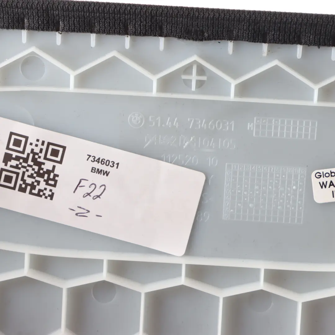 Osłona Lampy Stopu Antracyt do BMW F22 LCI o numerze 7346031 BMW F22 LCI Osłona Lampy Stopu Antracyt - SKU 7346031 - Numer Części 7346031