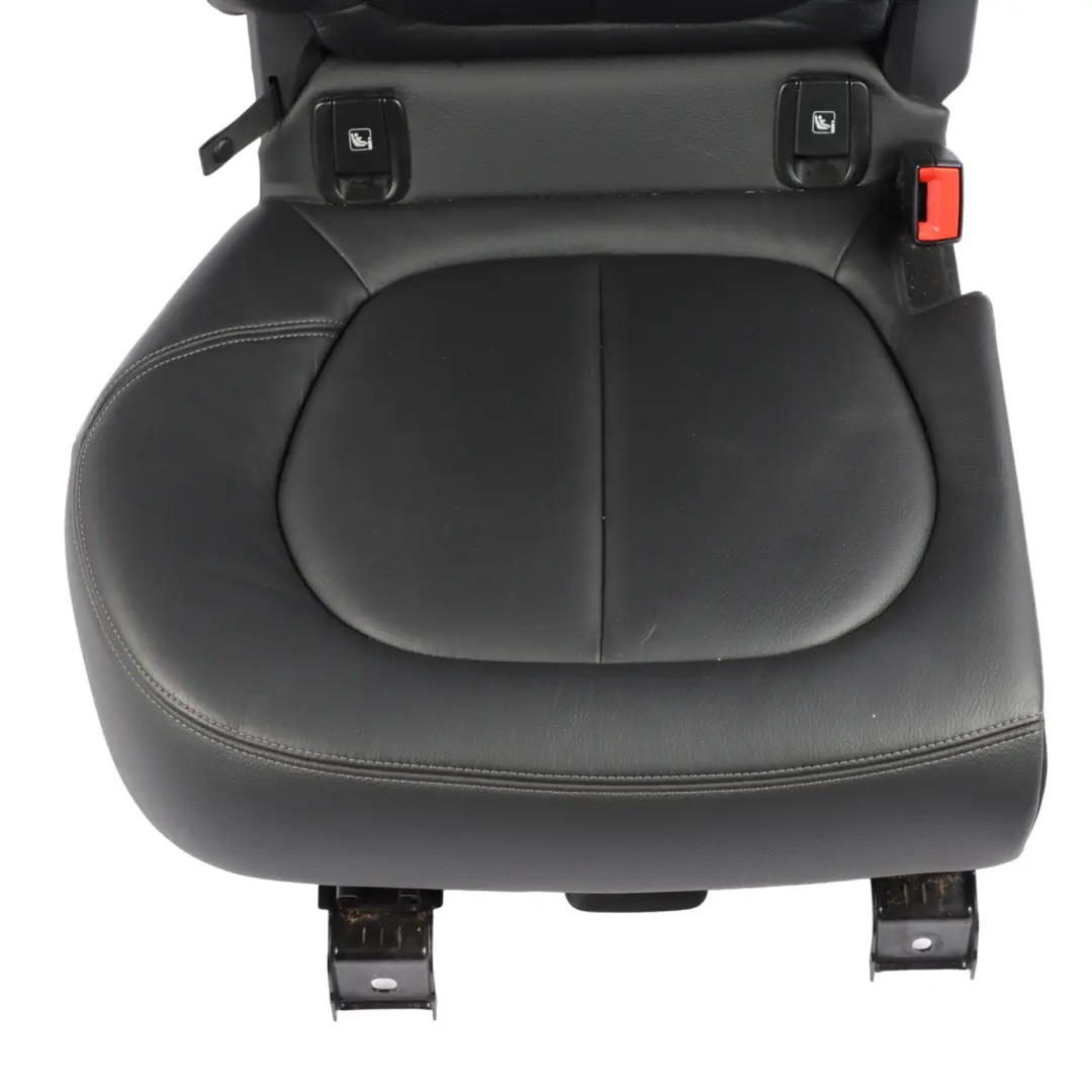 Sedile posteriore destro Schienale Sedile Nero Pelle Dakota per BMW F45 X1 F48 con numero di parte 7380152 BMW F45 X1 F48 Sedile posteriore destro Schienale Sedile Nero Pelle Dakota - SKU 7380152 - Numero di parte 7380152