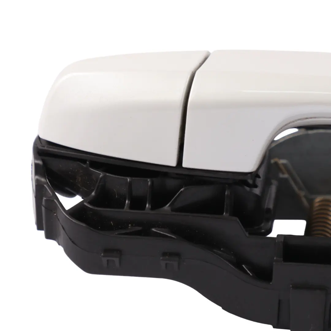 BMW F46 Poignée de porte extérieure arrière gauche Blanc Minéral - A96 - SKU 7396307-MW - Numéro de pièce 7396307