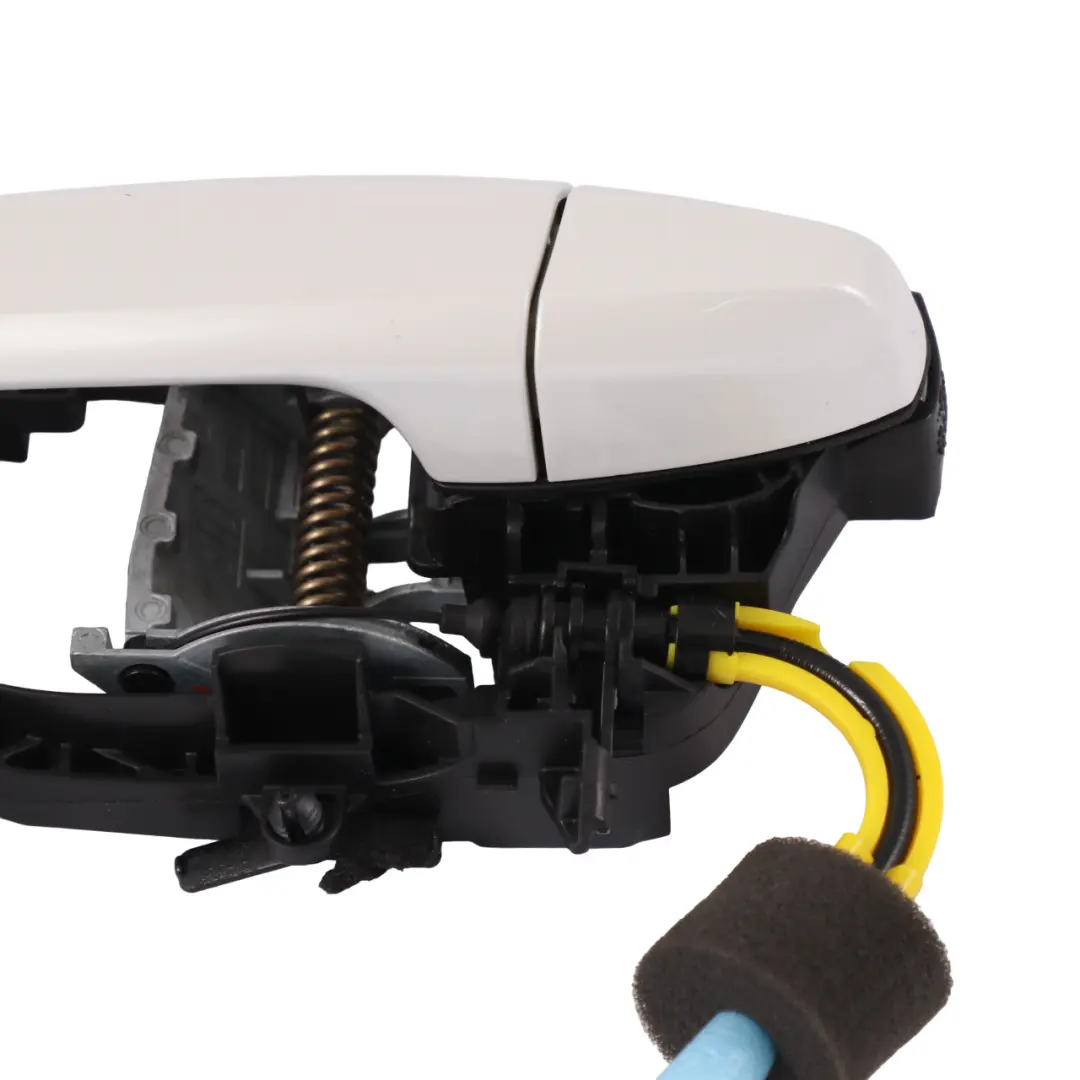 BMW F46 Maniglia esterna posteriore sinistra bianco minerale - A96 - SKU 7396307-MW - Numero di parte 7396307