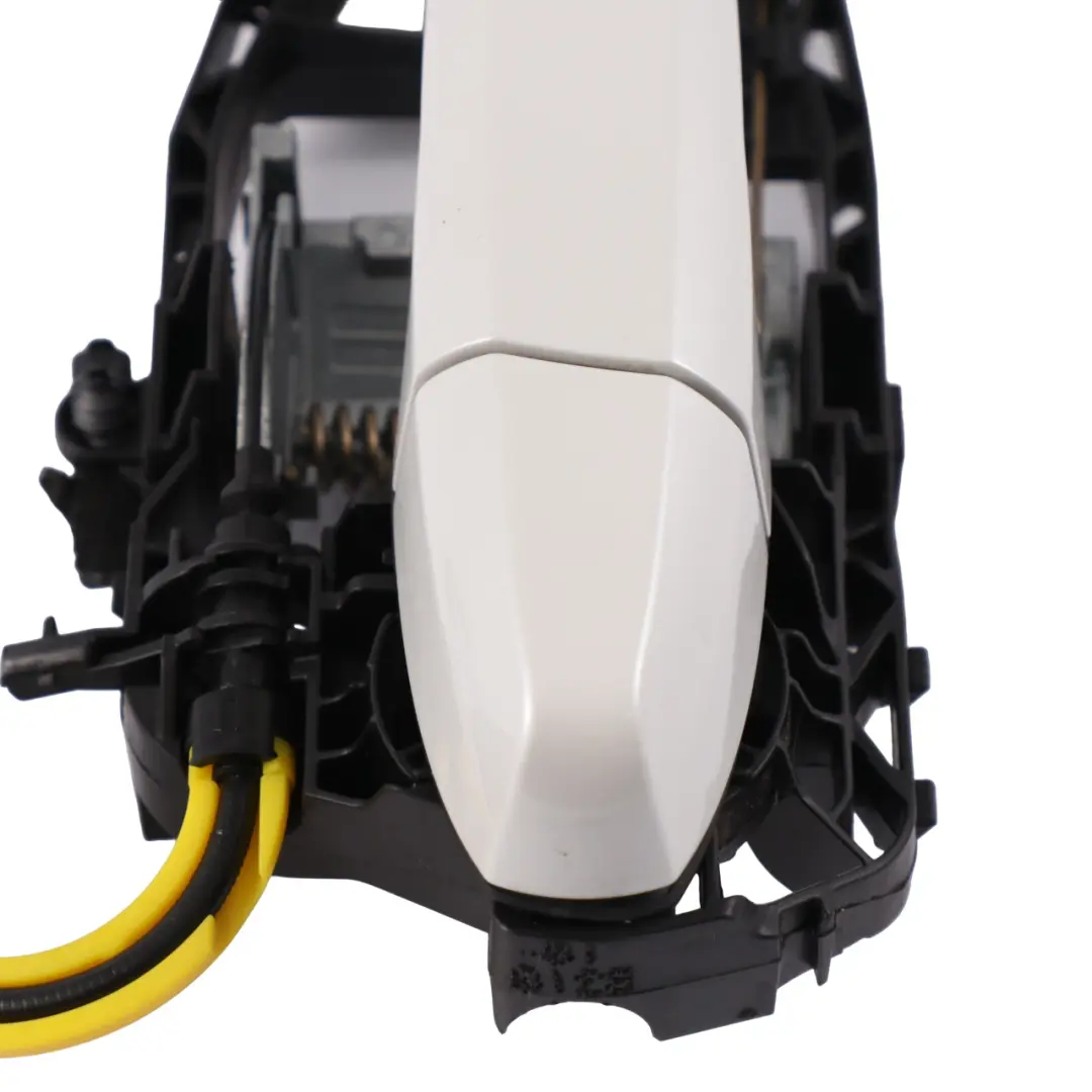 BMW F46 Klamka Zewnetrzna Tylna Lewa Biała Mineral White - A96 - SKU 7396307-MW - Numer Części 7396307