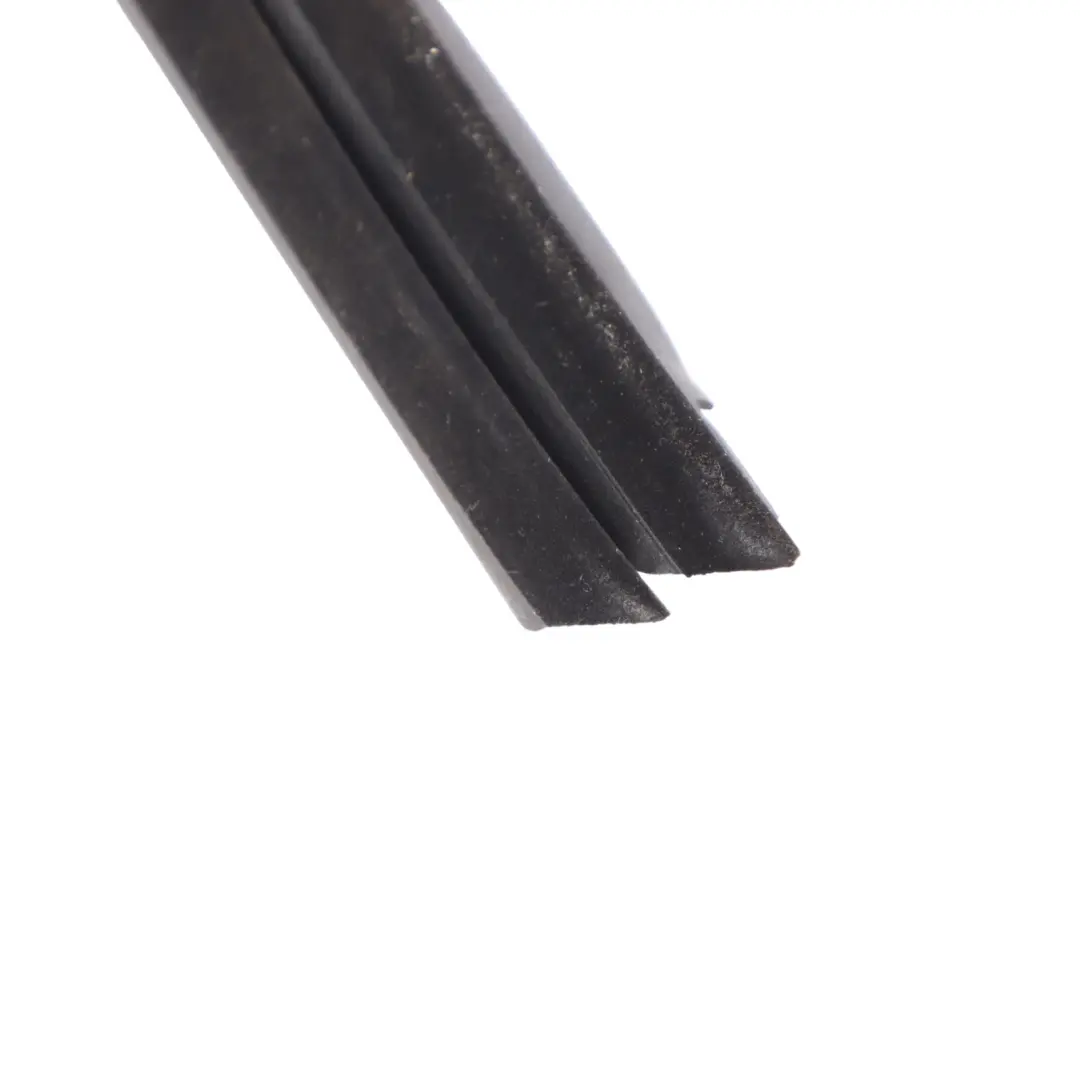 Uszczelka Drzwi Lewe Przednie Listewka do BMW G20 G21 o numerze 7407419 BMW G20 G21 Uszczelka Drzwi Lewe Przednie Listewka - SKU 7407419 - Numer Części 7407419