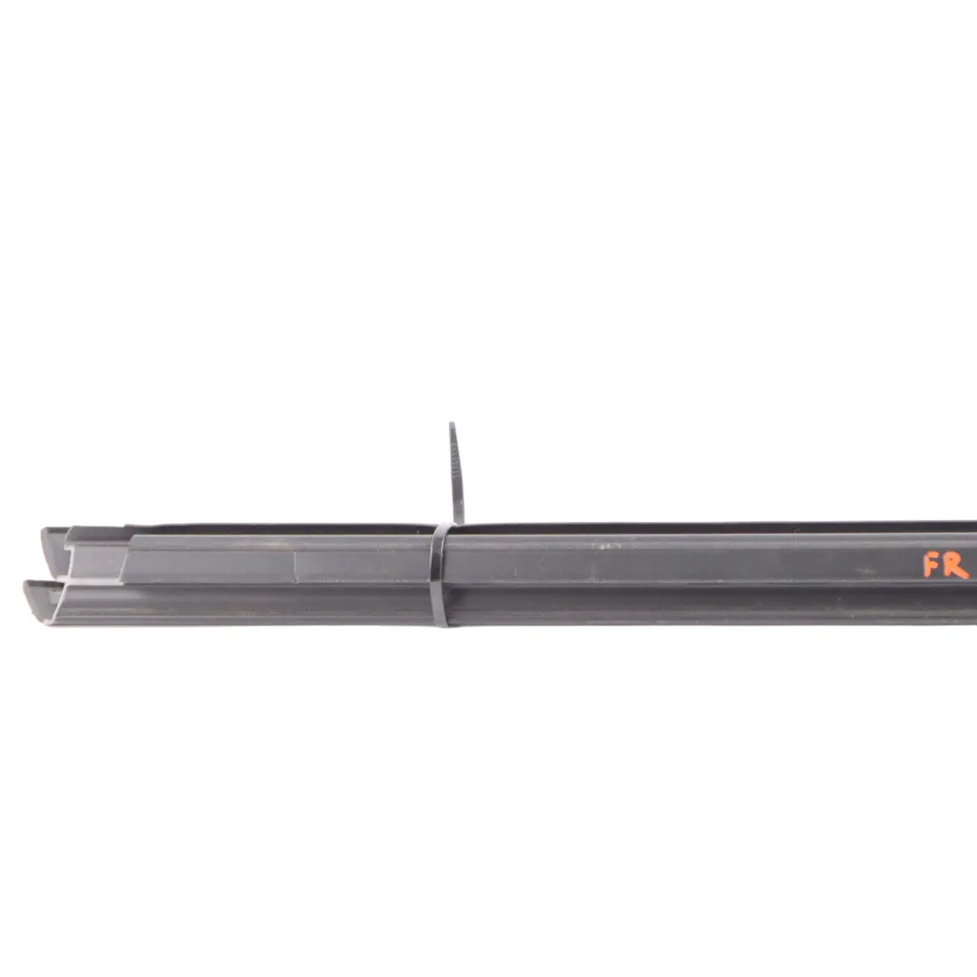 Guarnizione Finestra Porta Anteriore Destra per BMW G20 G21 con numero di parte 7407420 BMW G20 G21 Guarnizione Finestra Porta Anteriore Destra - SKU 7407420 - Numero di parte 7407420