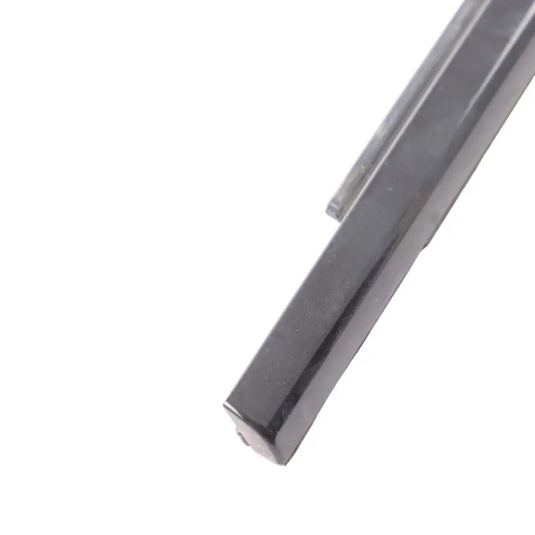 Copertura Canale Porta Anteriore Sinistra Finitura Lucida per BMW G20 G21 con numero di parte 7465149 BMW G20 G21 Copertura Canale Porta Anteriore Sinistra Finitura Lucida - SKU 7465149 - Numero di parte 7465149