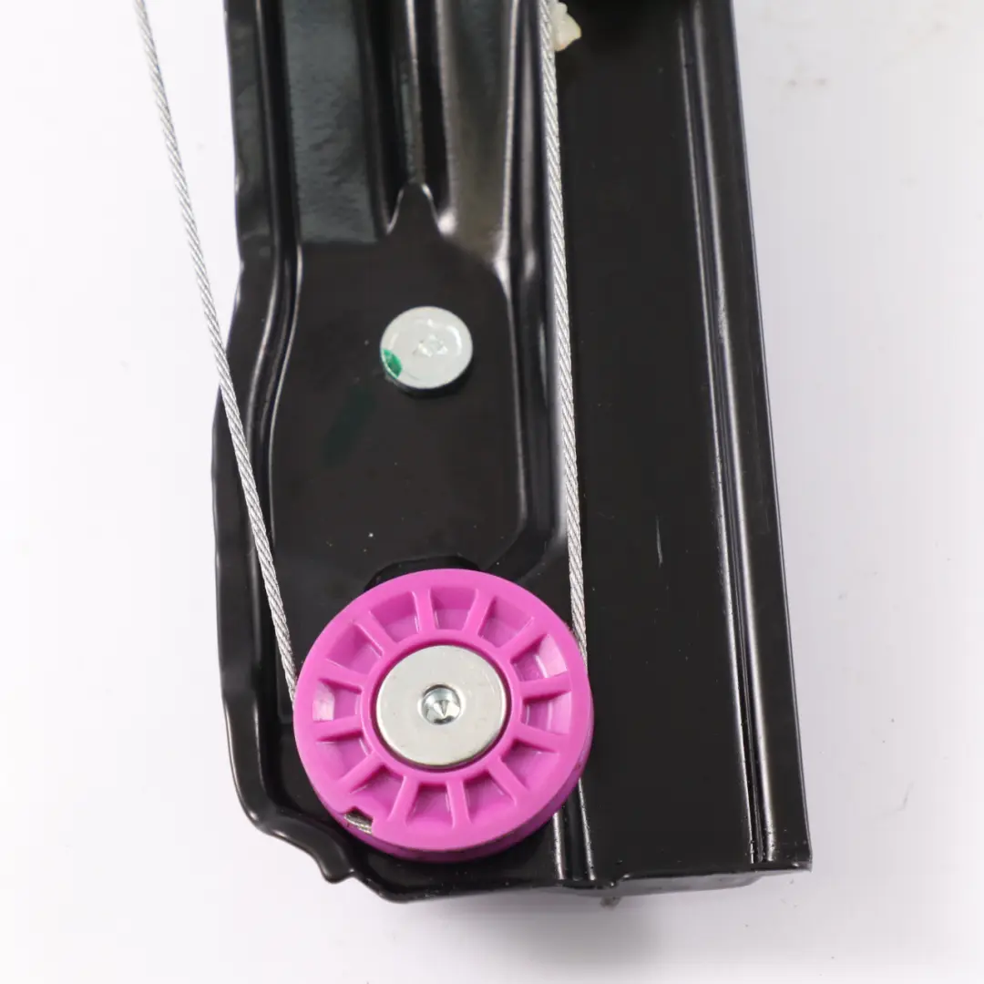 Elevalunas Puerta Trasera Izquierda Motor para BMW F46 Gran Tourer con número de pieza 7490197 BMW F46 Gran Tourer Elevalunas Puerta Trasera Izquierda Motor - SKU 7490197 - Número de pieza 7490197