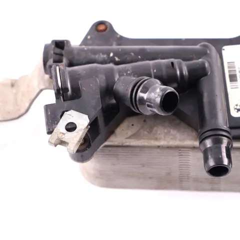Scambiatore Di Calore Olio per BMW F06 F07 F10 F13 con numero di parte 7601951 BMW F06 F07 F10 F13 Scambiatore Di Calore Olio - SKU 7601951 - Numero di parte 7601951