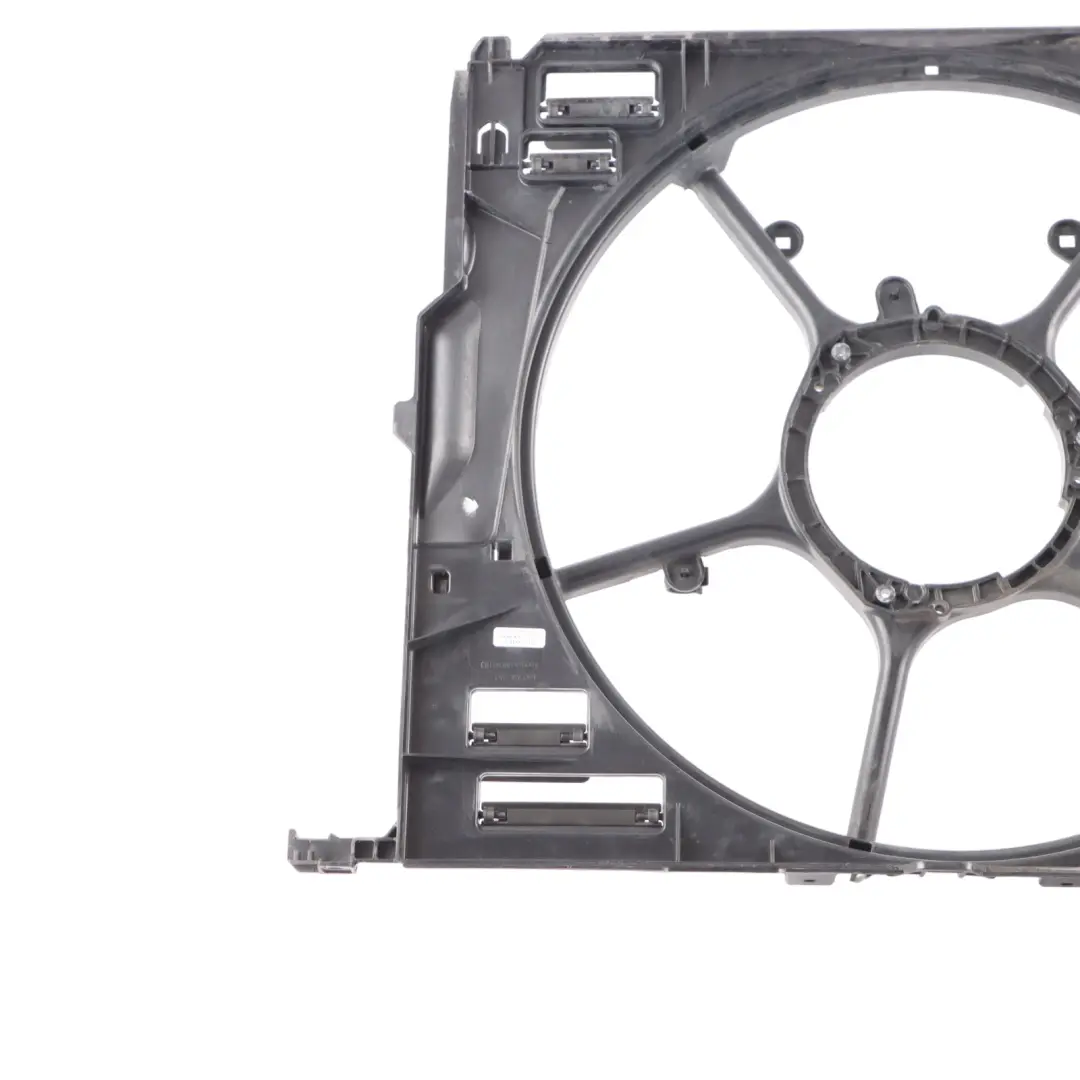 Rama Osłona Chłodnicy Wentylatora Silnika 850W do BMW F10 F11 o numerze 7647652 BMW F10 F11 Rama Osłona Chłodnicy Wentylatora Silnika 850W - SKU 7647652-2 - Numer Części 7647652