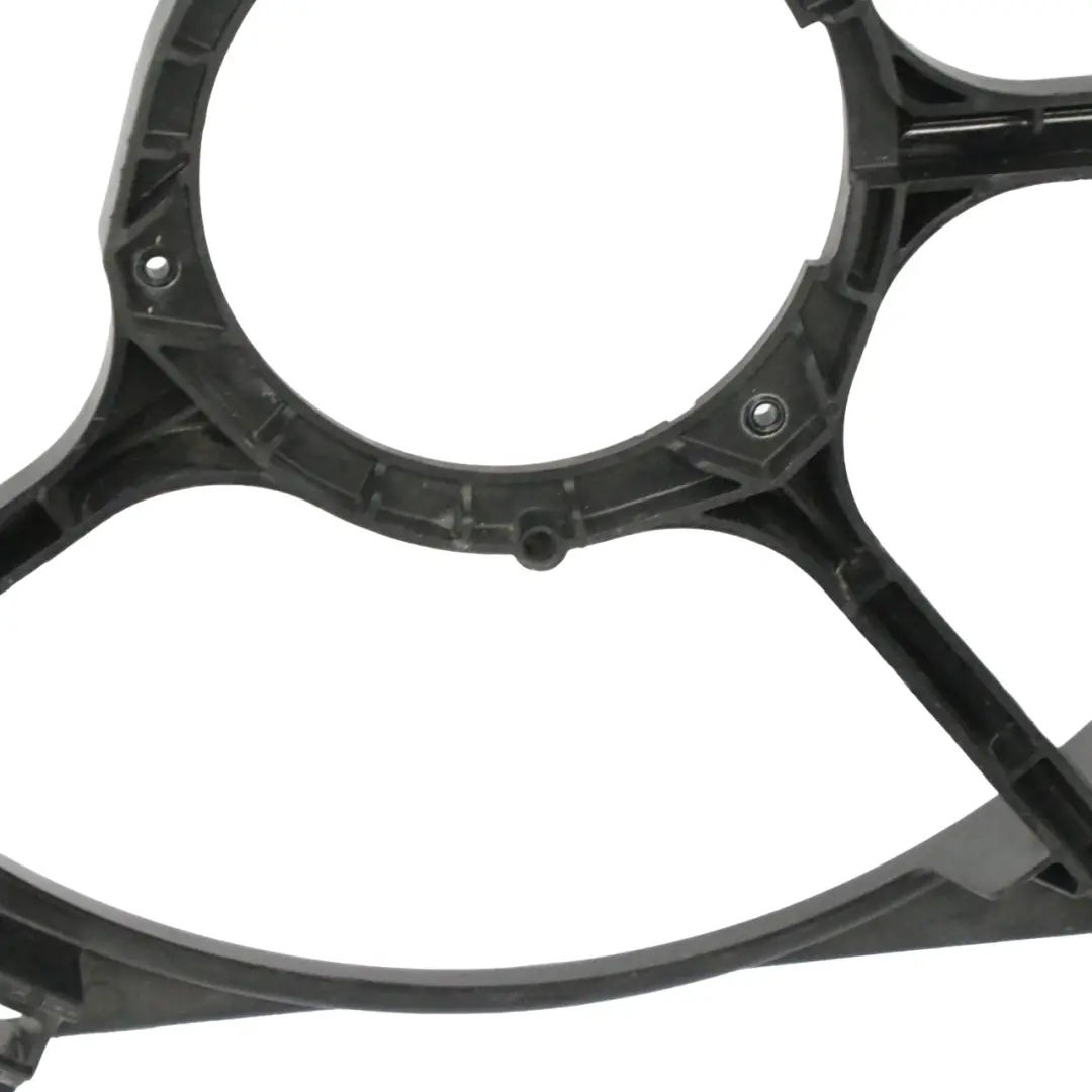 Panneau recouvrement ventilateur du radiateur diesel BMW E60 E61 - SKU 7796832-1 - Numéro de pièce 7796832