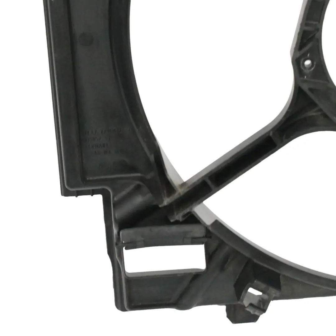 Panneau recouvrement ventilateur du radiateur diesel BMW E60 E61 - SKU 7796832-1 - Numéro de pièce 7796832