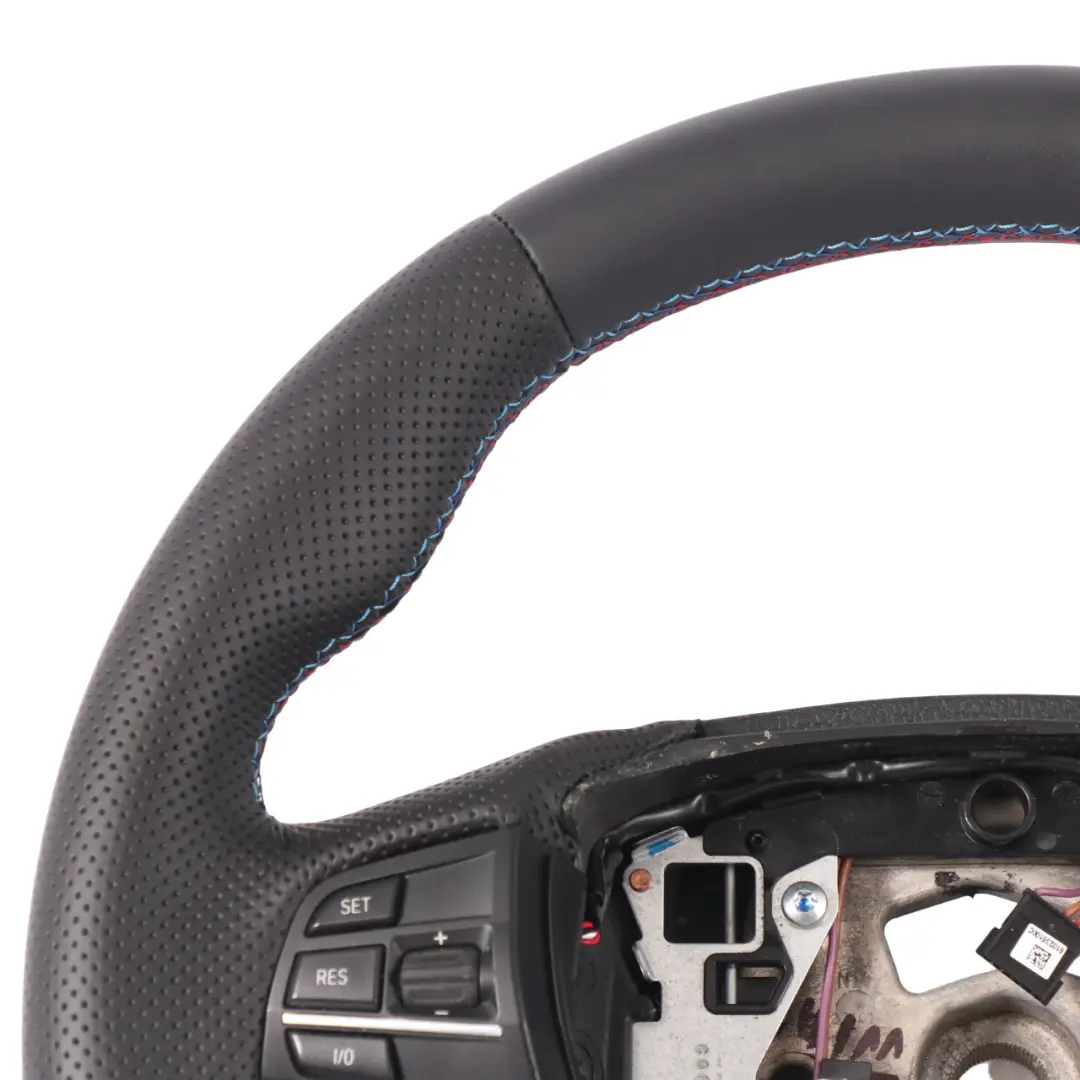 NUOVO in Pelle Nera Assistente Corsia per Volante BMW F10 F11 F12 M Sport con numero di parte 7842809 Volante BMW F10 F11 F12 M Sport NUOVO in Pelle Nera Assistente Corsia - SKU 7842809-1 - Numero di parte 7842809