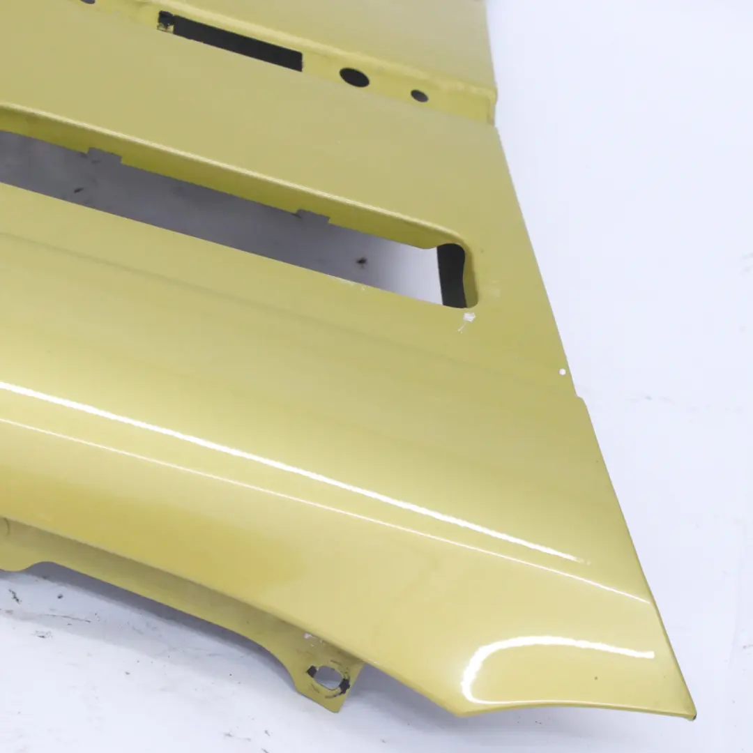 Guardabarros Delantero Derecho Phoenix Yellow Metallic - 445 para BMW E46 M3 con número de pieza 7894338 BMW E46 M3 Guardabarros Delantero Derecho Phoenix Yellow Metallic - 445 - SKU 7894338-PGM - Número de pieza 7894338