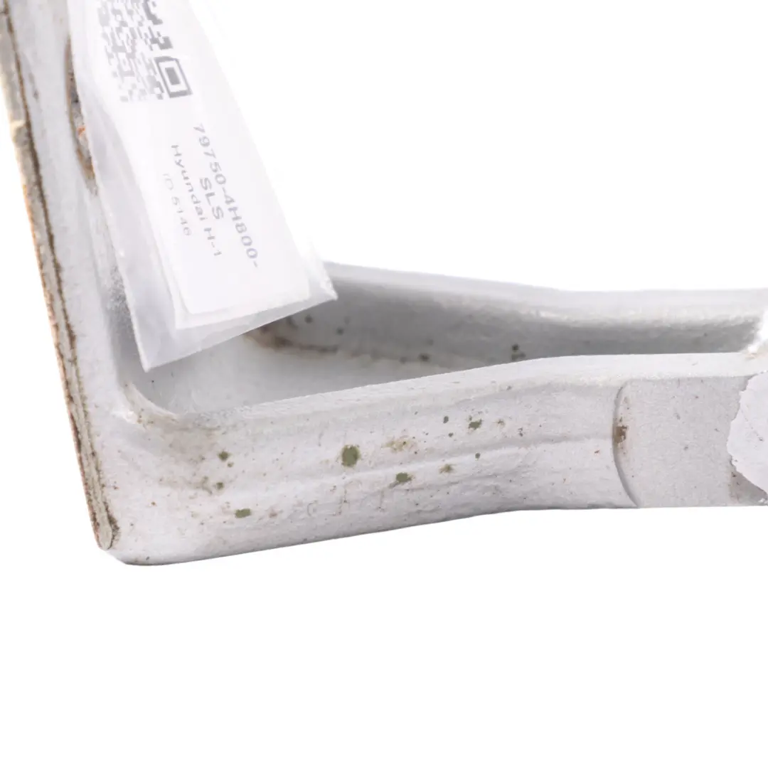 Charnière Inférieure Porte Coffre Arrière Gauche Argent pour Hyundai H-1 à propos du numéro de pièce 79750-4H800 Hyundai H-1 Charnière Inférieure Porte Coffre Arrière Gauche Argent - SKU 79750-4H800-SLS - Numéro de pièce 79750-4H800