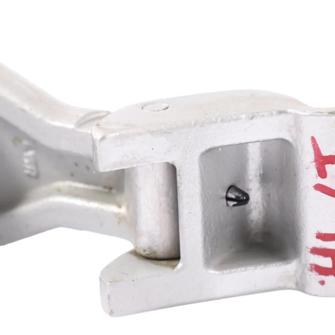 Charnière Inférieure Porte Coffre Arrière Gauche Argent pour Hyundai H-1 à propos du numéro de pièce 79750-4H800 Hyundai H-1 Charnière Inférieure Porte Coffre Arrière Gauche Argent - SKU 79750-4H800-SLS - Numéro de pièce 79750-4H800