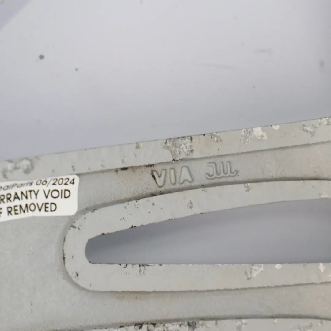 Leichtmetallfelge Vorne 18" 8J ET:40 M Spider Speiche 193 VIA für BMW E90 E91 E92 mit Teilenummer 8036933 BMW E90 E91 E92 Leichtmetallfelge Vorne 18" 8J ET:40 M Spider Speiche 193 VIA - SKU 8036933-VIA1 - Teilenummer 8036933