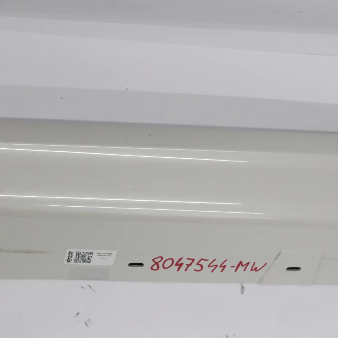 Couvercle de seuil droit Mineralweiss White - A96 pour BMW X1 E84 M Sport à propos du numéro de pièce 8047544 BMW X1 E84 M Sport Couvercle de seuil droit Mineralweiss White - A96 - SKU 8047544-MW - Numéro de pièce 8047544