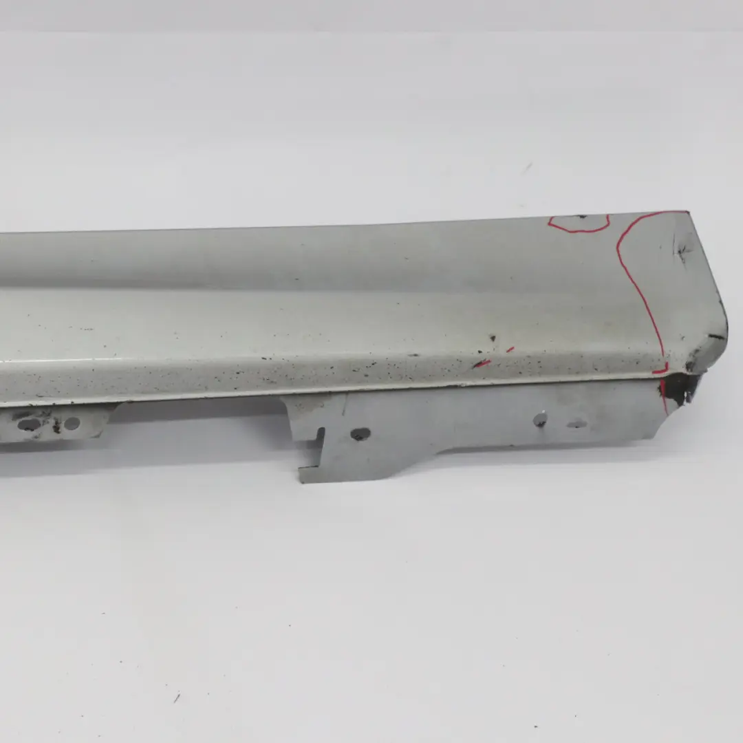 Seitenschweller rechts Glacier Silber Metallic - A83 für BMW F21 F22 M Sport mit Teilenummer 8056818 BMW F21 F22 M Sport Seitenschweller rechts Glacier Silber Metallic - A83 - SKU 8056818-GSB - Teilenummer 8056818