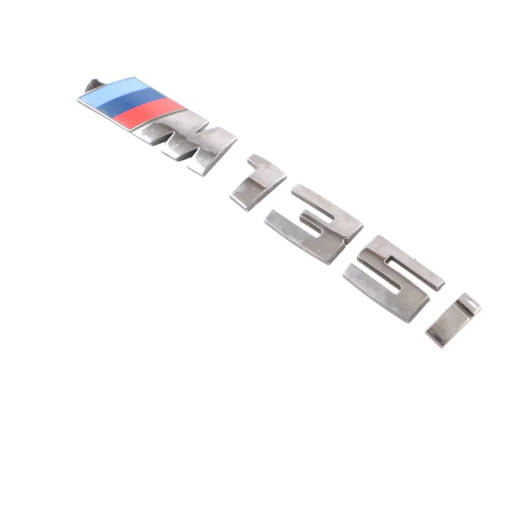  Stivale Emblema BMW F20 F21 Porta Tronco Logo 135I M Sport Badge Aderito - SKU 8060253 - Numero di parte 8060253