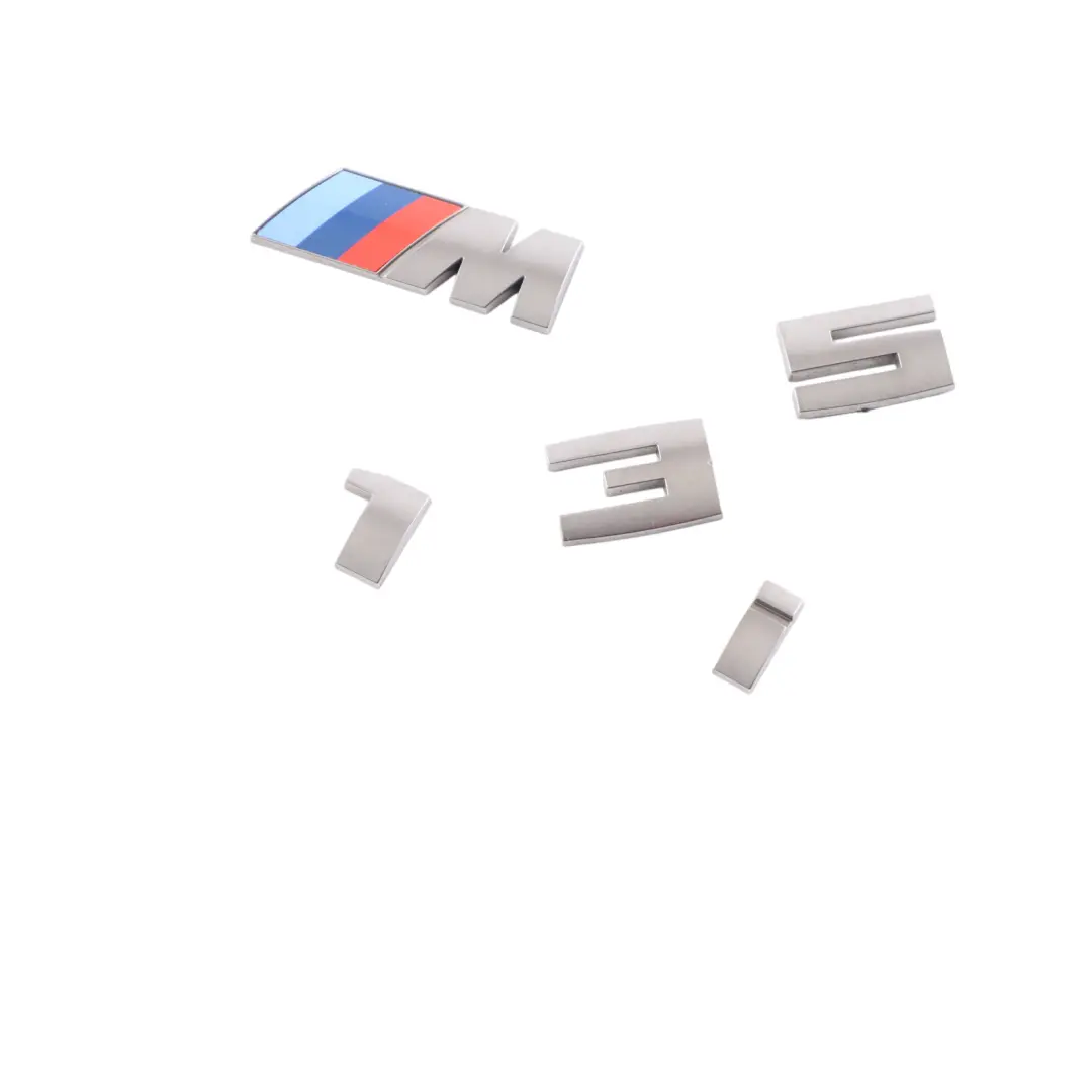 Portón trasero Maletero Emblema Logotipo 135i M deporte Insignia para BMW F40 con número de pieza 8077256 BMW F40 Portón trasero Maletero Emblema Logotipo 135i M deporte Insignia - SKU 8077256 - Número de pieza 8077256