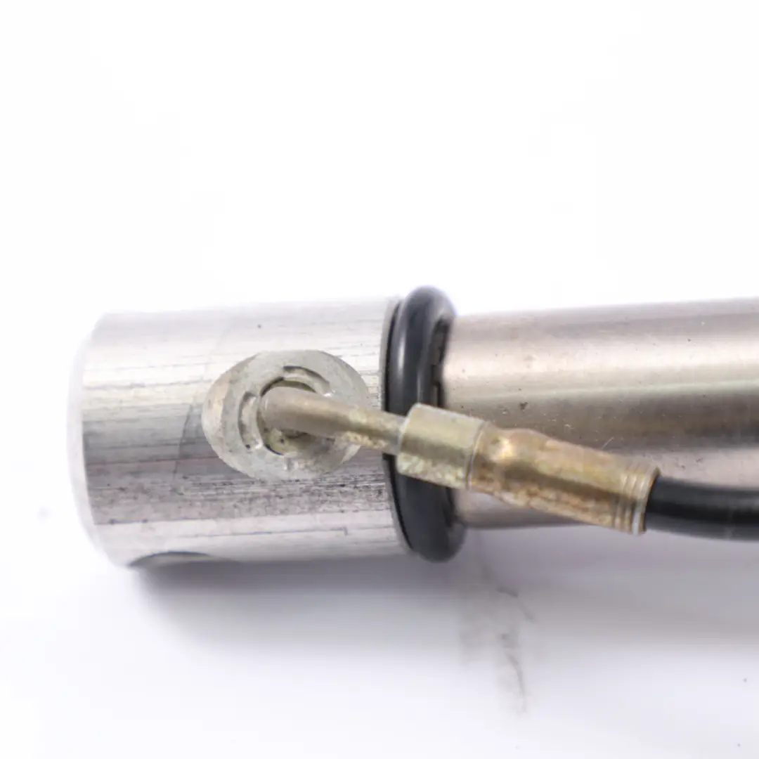 BMW E46 Convertible Cilindro Hidráulico Izquierda Accionamiento techo plegable - SKU 8243269 - Número de pieza 8243269