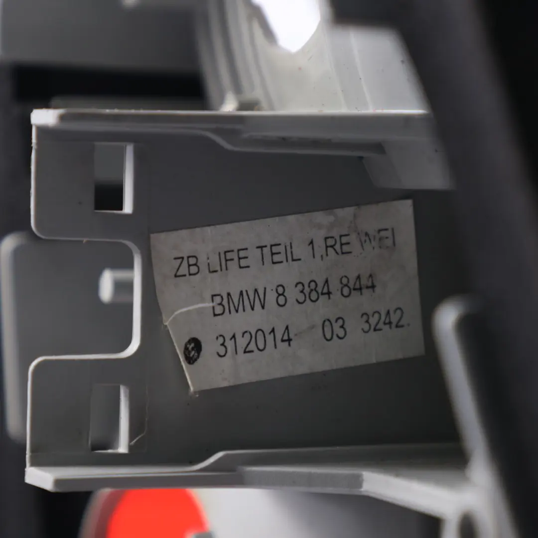 Feu arrière Feu arrière Panneau latéral arrière droit pour BMW E46 à propos du numéro de pièce 8384844 BMW E46 Feu arrière Feu arrière Panneau latéral arrière droit - SKU 8384844 - Numéro de pièce 8384844