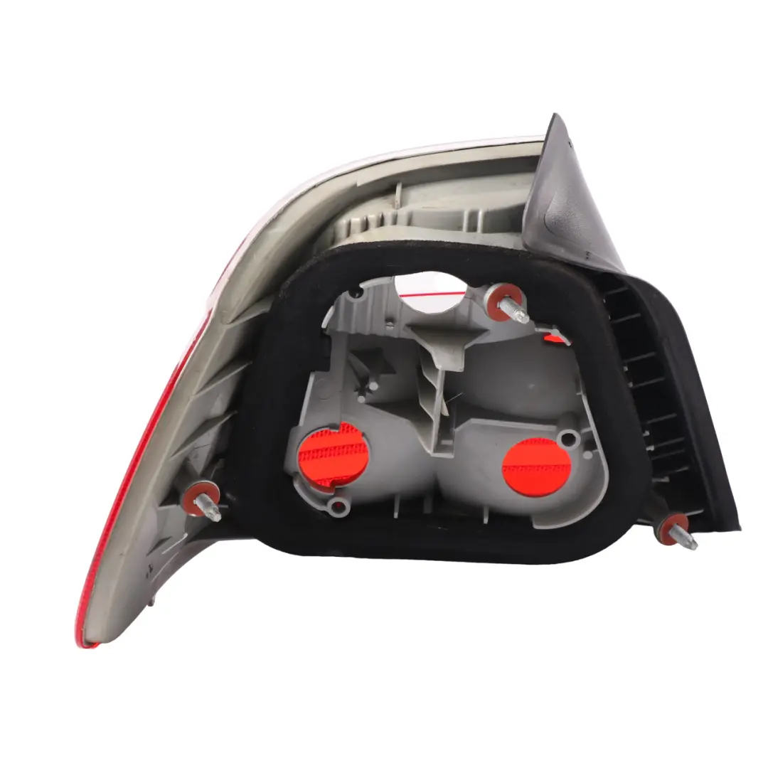 Luz Trasera Luz Trasera Panel Lateral Trasera Derecha para BMW E46 con número de pieza 8384844 BMW E46 Luz Trasera Luz Trasera Panel Lateral Trasera Derecha - SKU 8384844 - Número de pieza 8384844