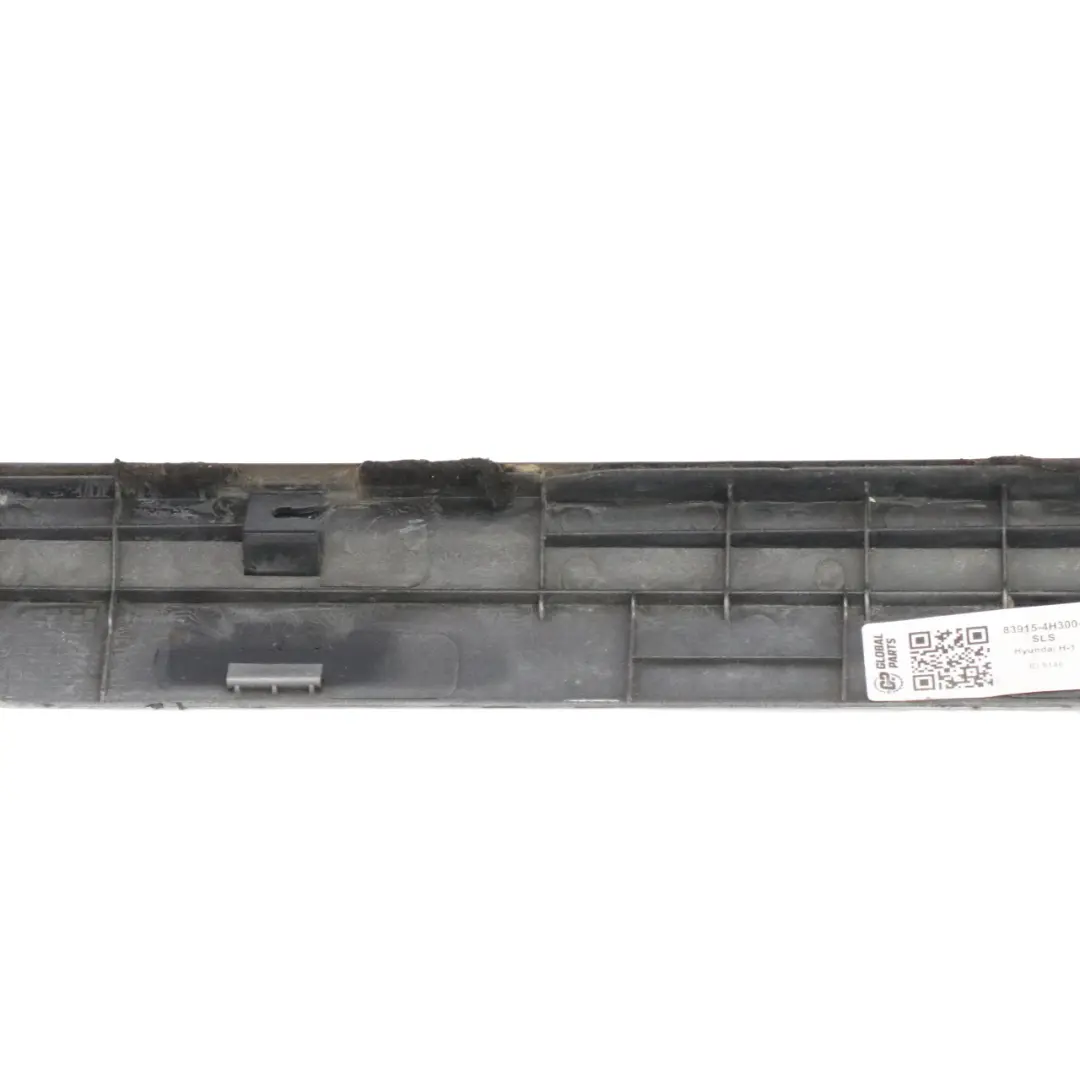 Schiebe Türleiste Zier Leiste Seite Links Sleek Silber für Hyundai H-1 mit Teilenummer 83915-4H300 Hyundai H-1 Schiebe Türleiste Zier Leiste Seite Links Sleek Silber - SKU 83915-4H300-SLS - Teilenummer 83915-4H300