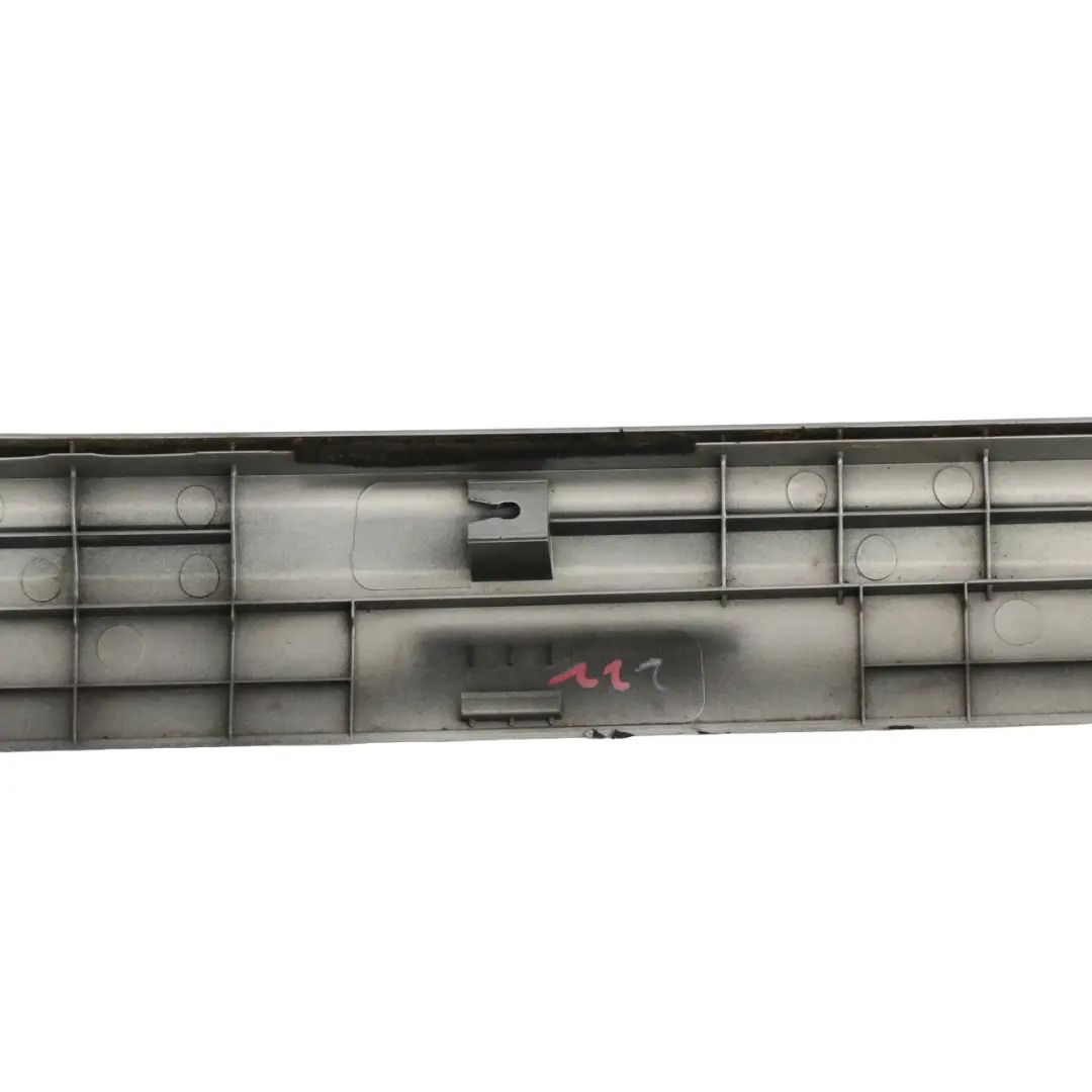 Schiebe Tür Leiste Zier Leiste Seite Rechts Sleek Silber für Hyundai H-1 mit Teilenummer 83925-4H300 Hyundai H-1 Schiebe Tür Leiste Zier Leiste Seite Rechts Sleek Silber - SKU 83925-4H300-SLS - Teilenummer 83925-4H300