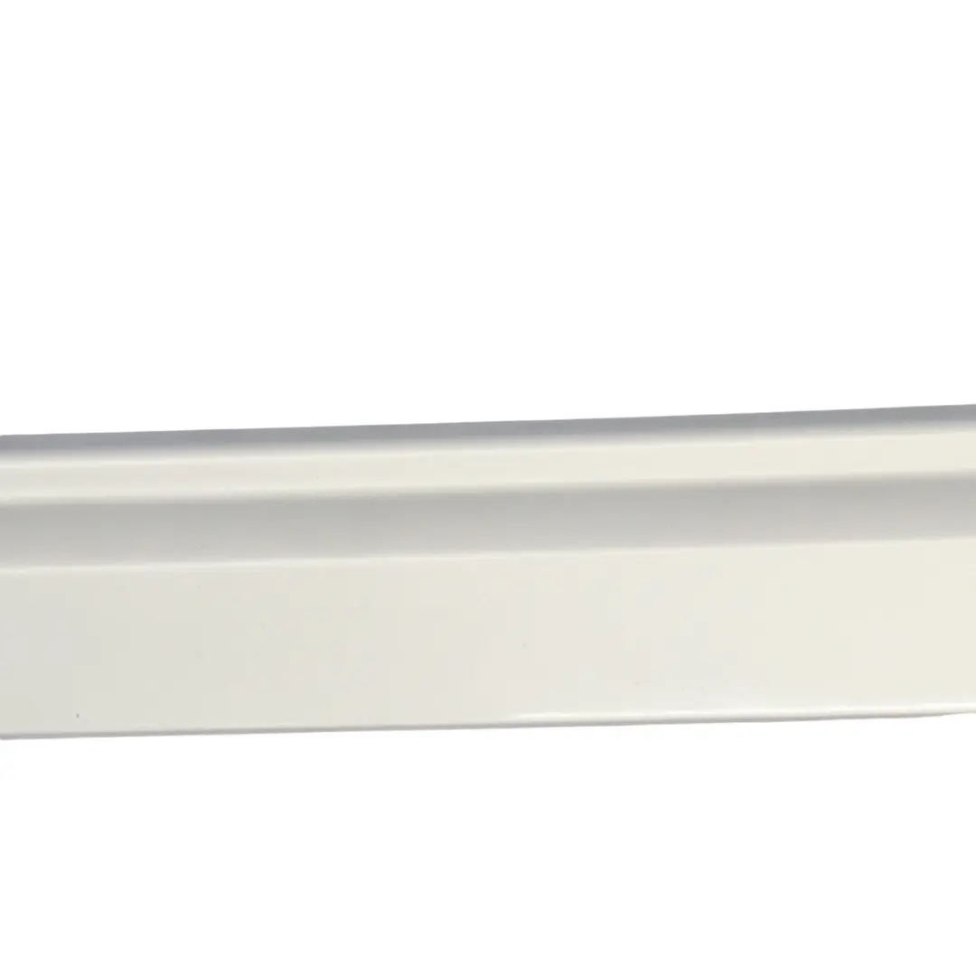 Moldura Para Puerta Corredera Lateral Derecha Sleek Silver para Hyundai H-1 con número de pieza 83925-4H300 Hyundai H-1 Moldura Para Puerta Corredera Lateral Derecha Sleek Silver - SKU 83925-4H300-SLS - Número de pieza 83925-4H300