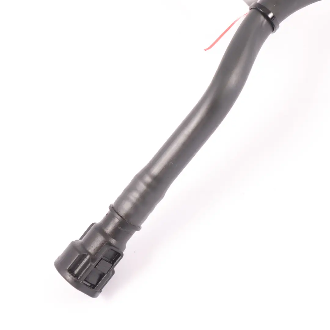 B48X Tubo sfiato serbatoio carburante sfiato per BMW F30 LCI 330e Hybrid con numero di parte 8613138 BMW F30 LCI 330e Hybrid B48X Tubo sfiato serbatoio carburante sfiato - SKU 8613138 - Numero di parte 8613138